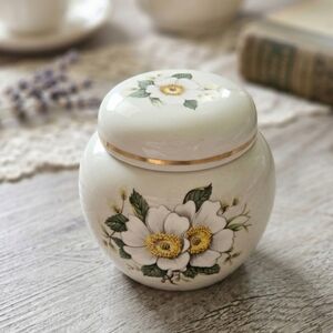 Sadler Dogwood Blossom Floral Ginger Jar Lidded England 4"